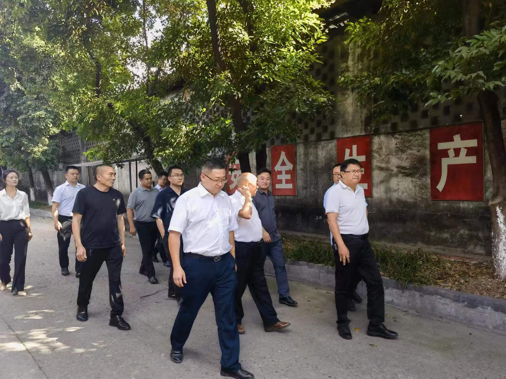 富顺县领导莅临奇异果官网入口开展招商考察