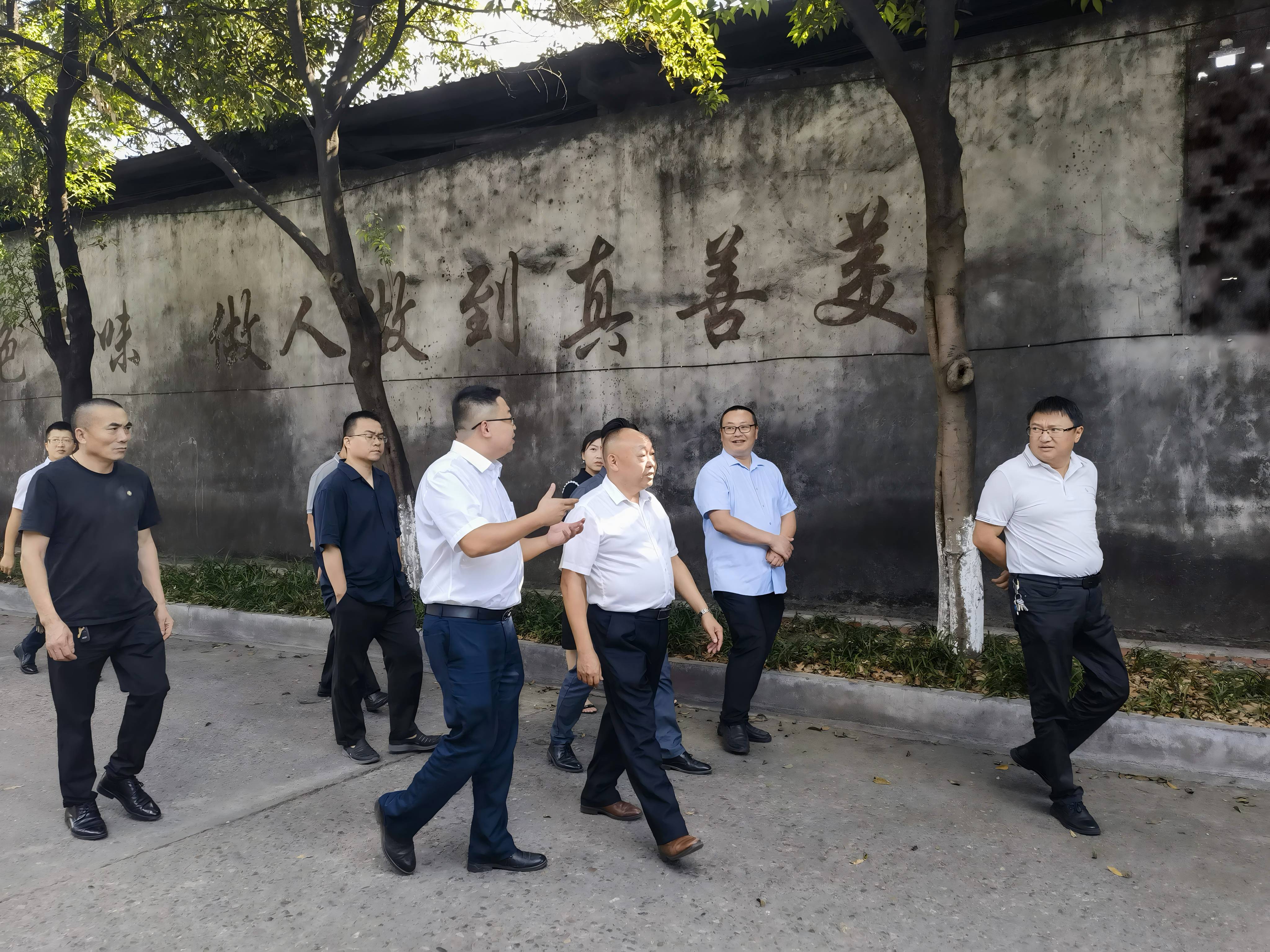 董事长陪同富顺领导调研