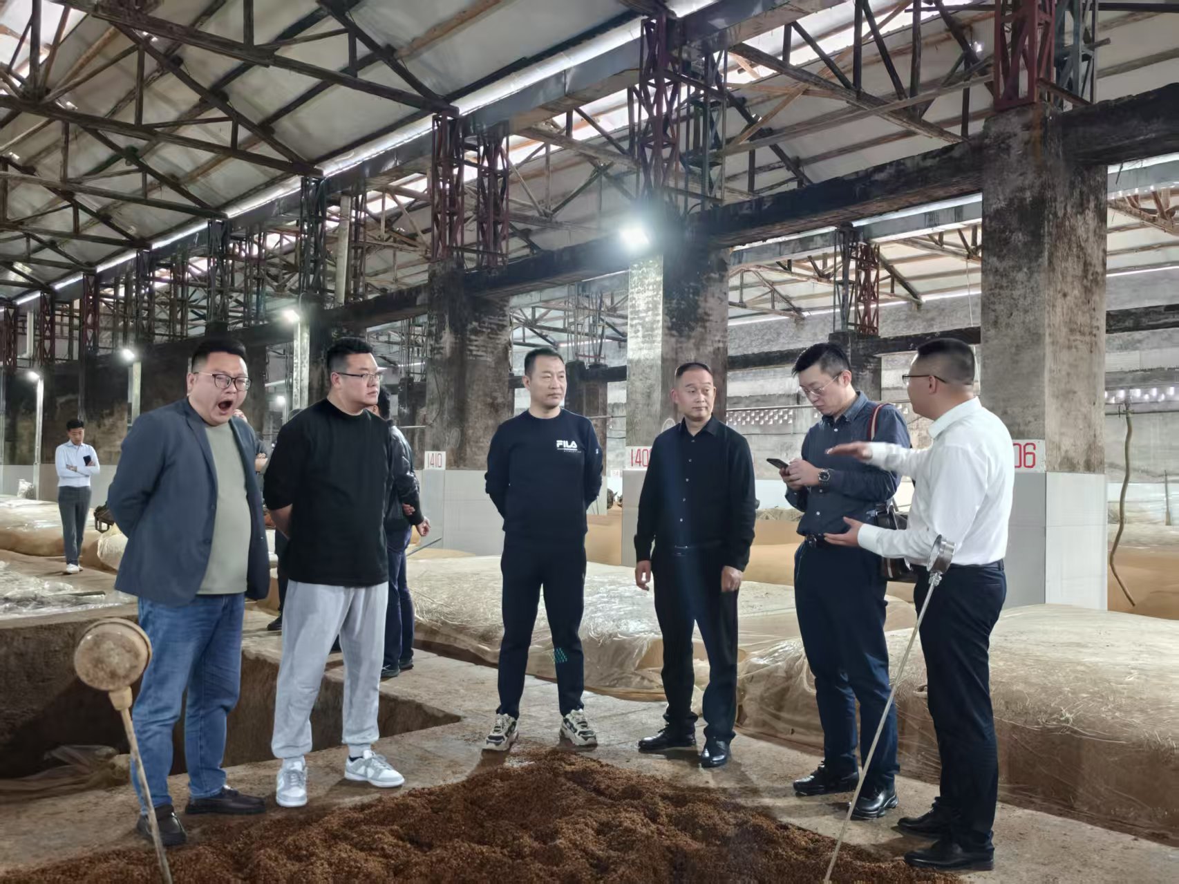 成武城投总经理刘剑波率队莅临老酒集团交流调研