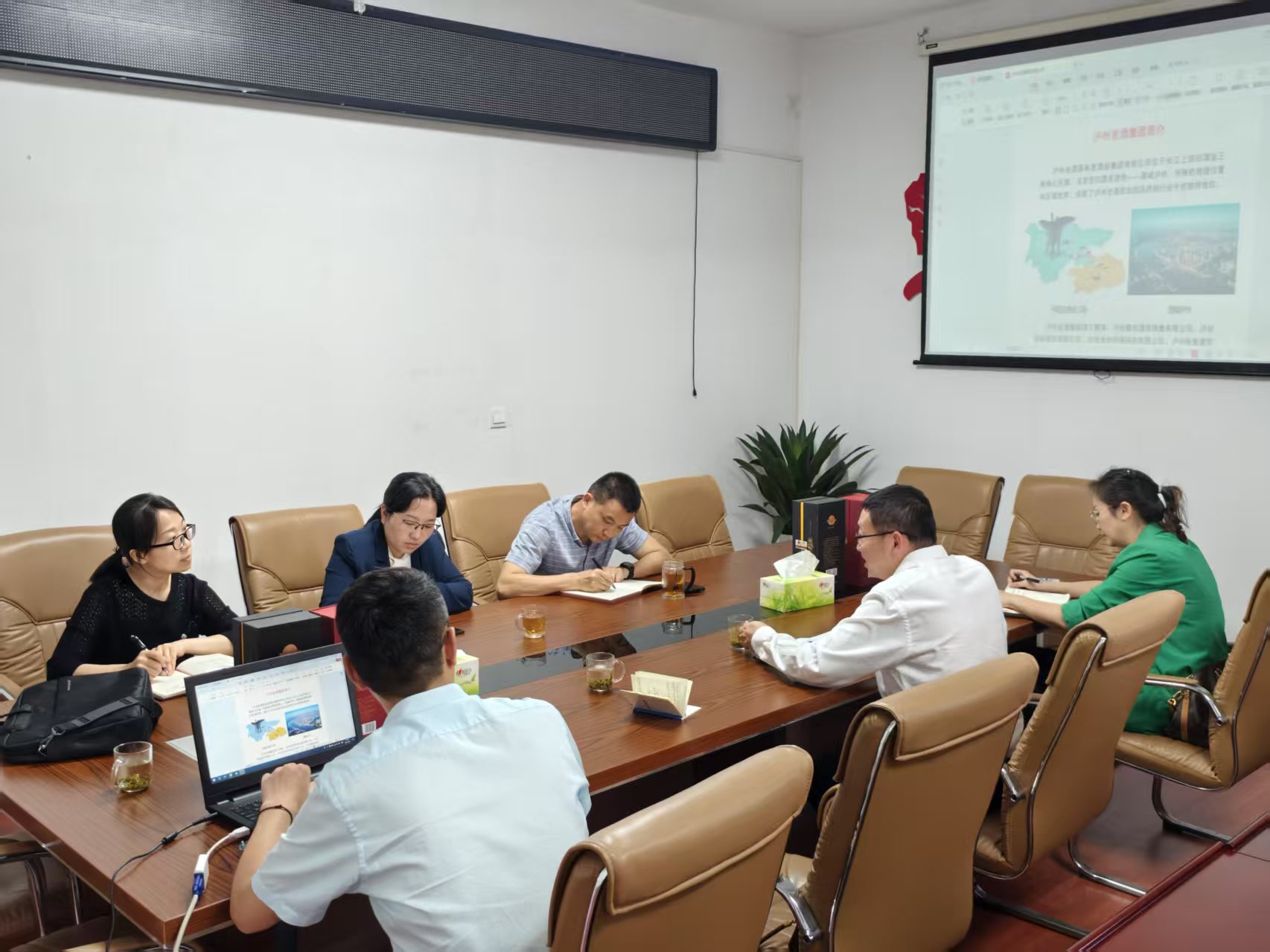 总经理谢勇率队赴合江县交流座谈